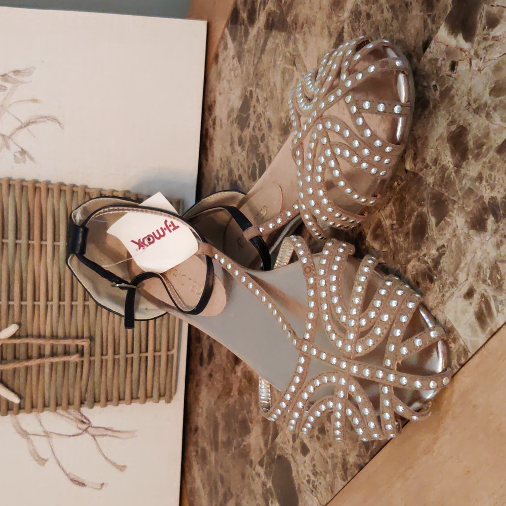 Women's sandals